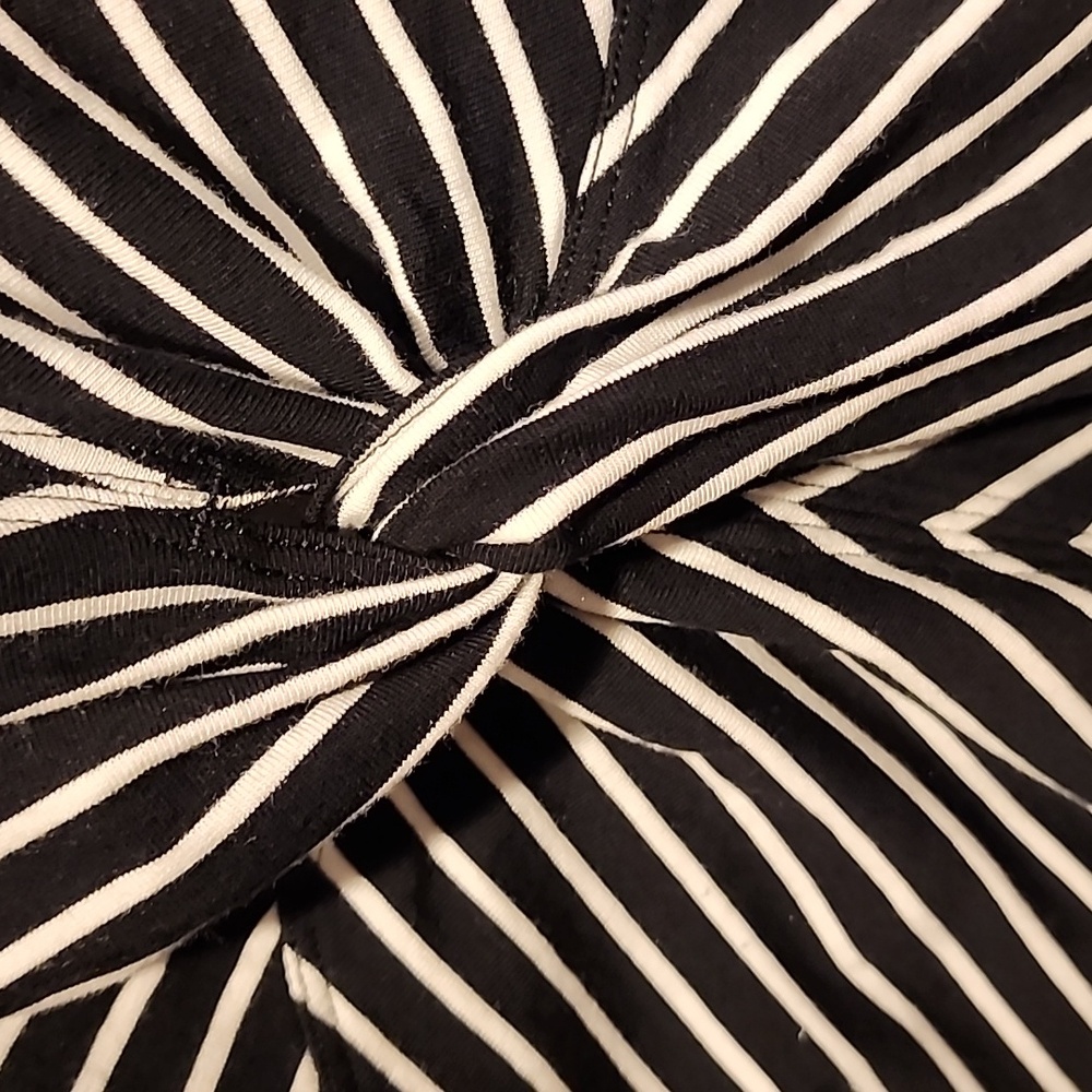 Chico's Black/White Striped Short Sleeve V-neck Top Size L PTP 21 In. L 26 In. - Picture 5 of 7